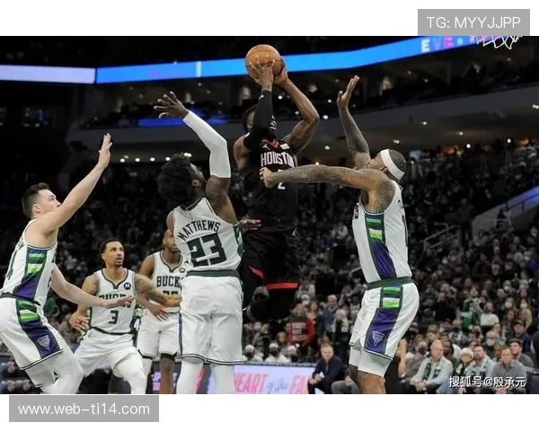 纳比勒·阿纳尼凭长距离扫踢与膝击打破对手 连续七战全胜彰显实力